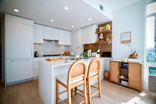 802-2181 Madison Avenue, Burnaby, BC 