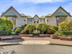 204-6735 Station Hill Court  Burnaby, BC V3N 4W5