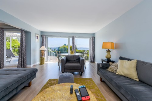 2365 Queens Avenue, West Vancouver, BC 