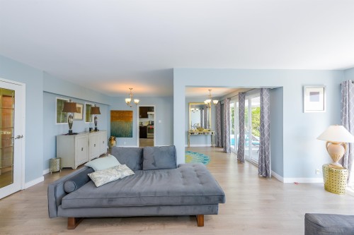 2365 Queens Avenue, West Vancouver, BC 