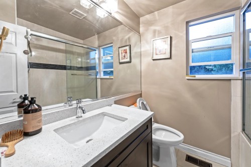 2365 Queens Avenue, West Vancouver, BC 