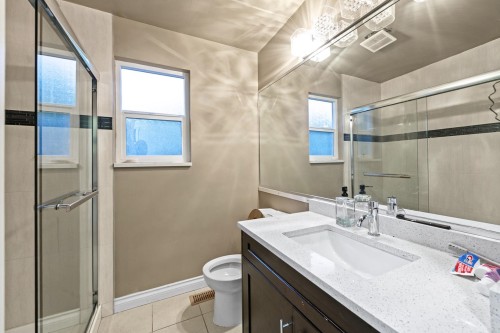 2365 Queens Avenue, West Vancouver, BC 