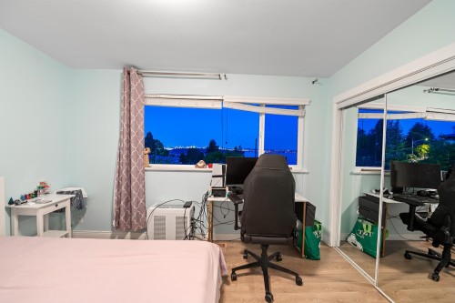 2365 Queens Avenue, West Vancouver, BC 