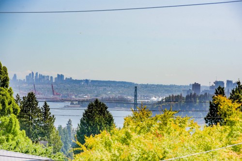 2365 Queens Avenue, West Vancouver, BC 