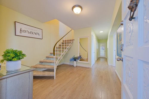 2365 Queens Avenue, West Vancouver, BC 