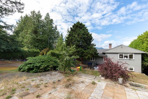 7195 Rockland Wynd, West Vancouver, BC 