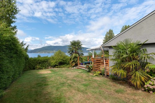 7195 Rockland Wynd, West Vancouver, BC 
