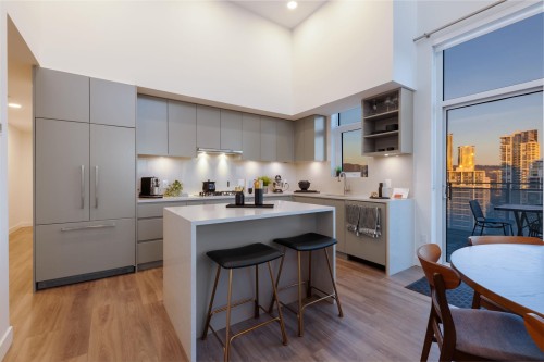 2201-4433 Alaska Street, Burnaby, BC 