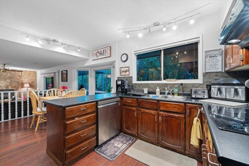 21034 Barker Avenue, Maple Ridge, BC 