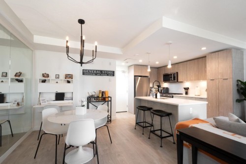 Th13-108 8Th Street E, North Vancouver, BC 