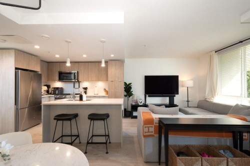 Th13-108 8Th Street E, North Vancouver, BC 