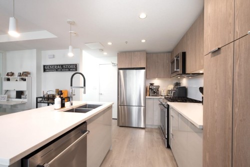 Th13-108 8Th Street E, North Vancouver, BC 