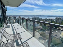 1403-111 13th Street E North Vancouver, BC V7L 0C7