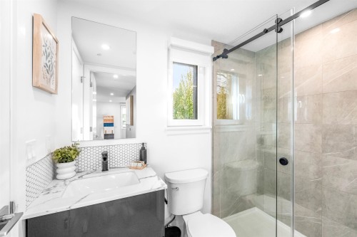 2071 1St Avenue E, Vancouver, BC 