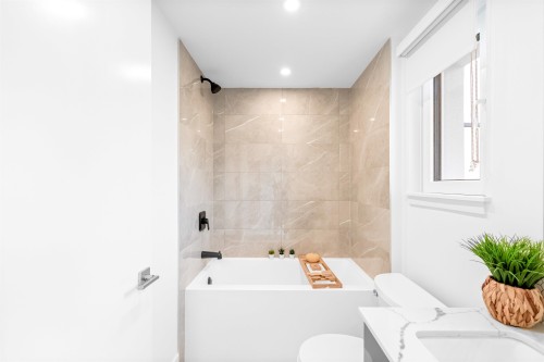 2071 1St Avenue E, Vancouver, BC 