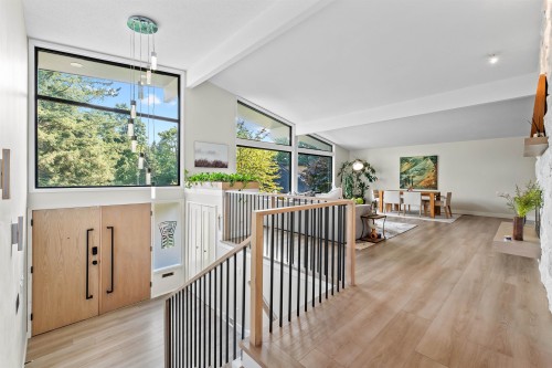 8 Halss Crescent  Vancouver, BC V6N 3N2