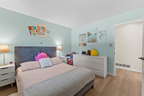 8 Halss Crescent, Vancouver, BC 