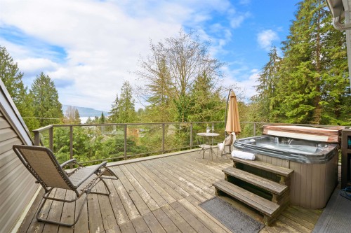 4622 Cove Cliff Road  North Vancouver, BC V7G 1H6