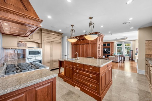 2495 Hudson Court, West Vancouver, BC 