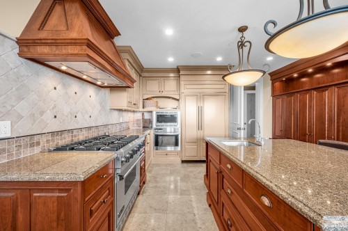 2495 Hudson Court, West Vancouver, BC 