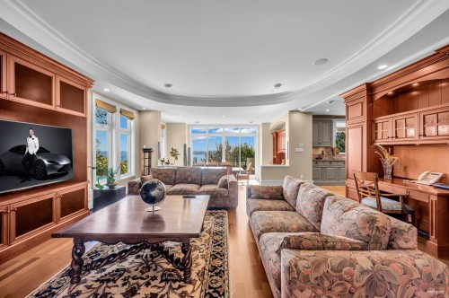 2495 Hudson Court, West Vancouver, BC 