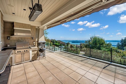 2495 Hudson Court, West Vancouver, BC 