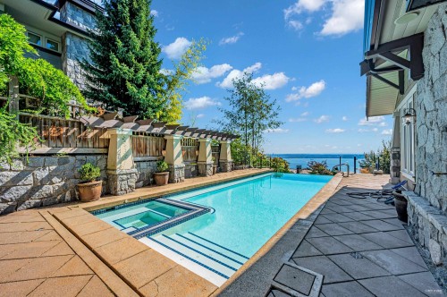 2495 Hudson Court, West Vancouver, BC 