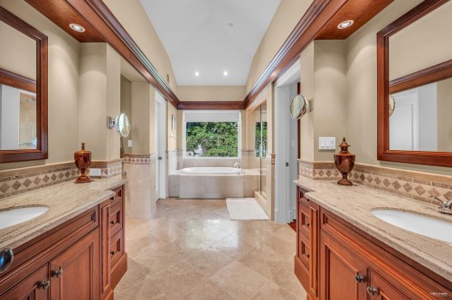 2495 Hudson Court, West Vancouver, BC 