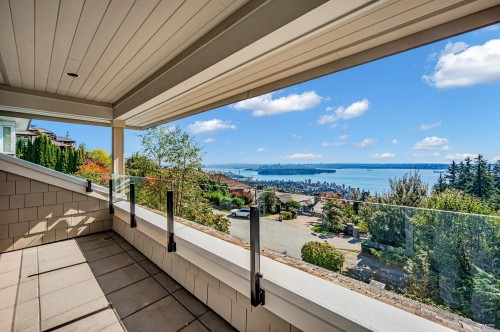2495 Hudson Court, West Vancouver, BC 