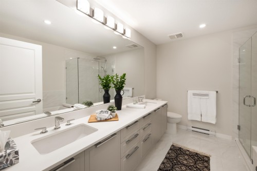 2-5551 Admiral Way, Delta, BC 