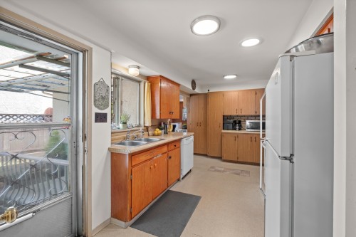 2239 Windridge Drive, North Vancouver, BC 