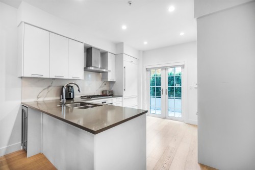 5-1133 Ridgewood Drive, North Vancouver, BC 