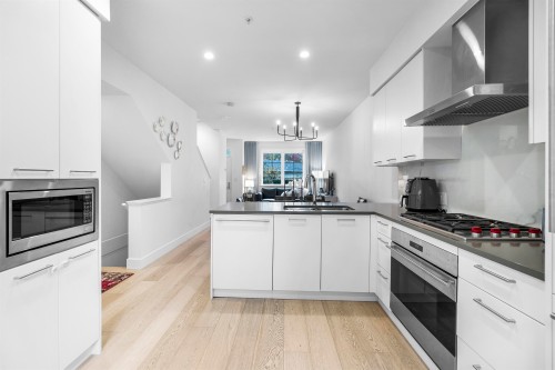 5-1133 Ridgewood Drive, North Vancouver, BC 