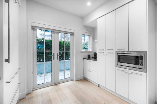 5-1133 Ridgewood Drive, North Vancouver, BC 