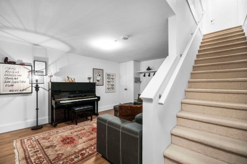 5-1133 Ridgewood Drive, North Vancouver, BC 