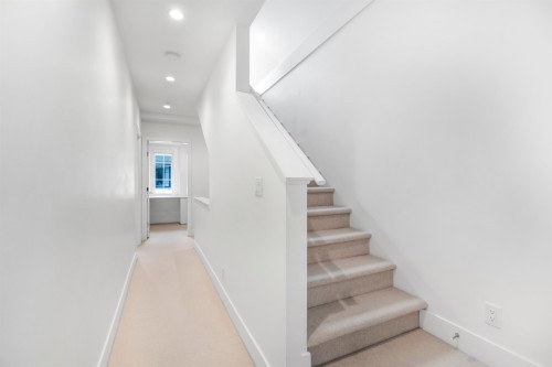 5-1133 Ridgewood Drive, North Vancouver, BC 