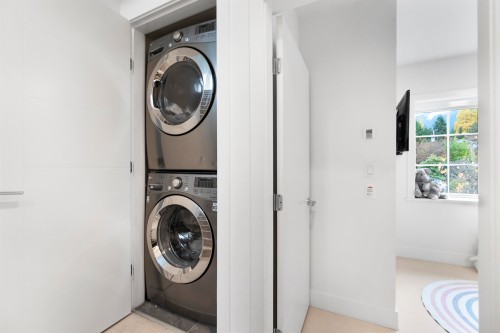 5-1133 Ridgewood Drive, North Vancouver, BC 