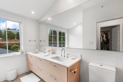 5-1133 Ridgewood Drive, North Vancouver, BC 