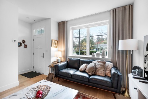 5-1133 Ridgewood Drive, North Vancouver, BC 