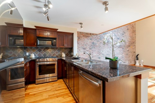 201-10 Renaissance Square, New Westminster, BC 