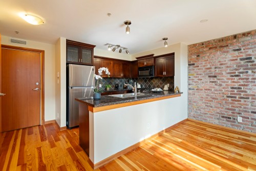 201-10 Renaissance Square, New Westminster, BC 