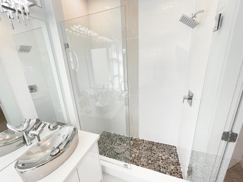 2460 19Th Avenue E, Vancouver, BC 