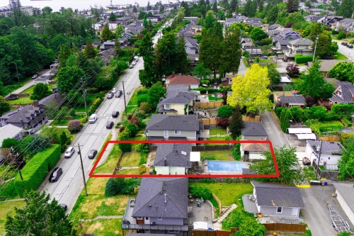 822 4Th Street E, North Vancouver, BC 