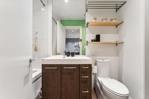 002-9060 University Crescent, Burnaby, BC 