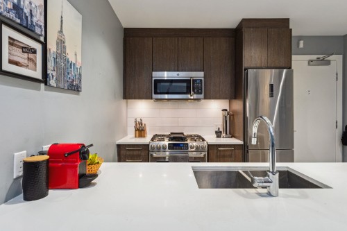 002-9060 University Crescent, Burnaby, BC 