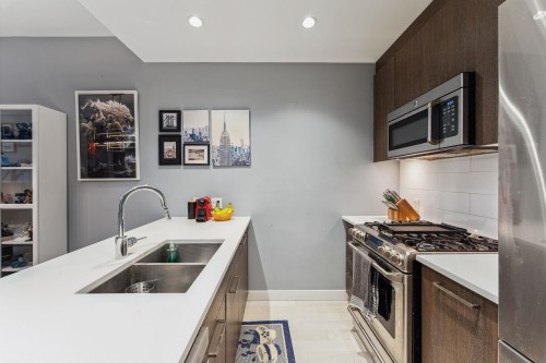 002-9060 University Crescent, Burnaby, BC 