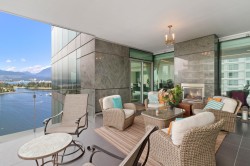 2201-277 Thurlow Street  Vancouver, BC V6C 0C1