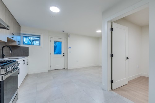 2261 35Th Avenue E, Vancouver, BC 