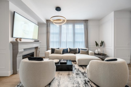 204-1009 Laurier Avenue, Vancouver, BC 