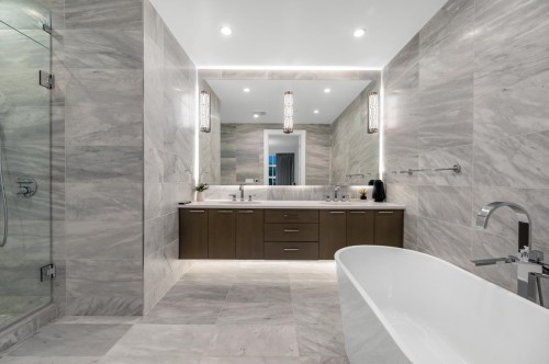 204-1009 Laurier Avenue, Vancouver, BC 